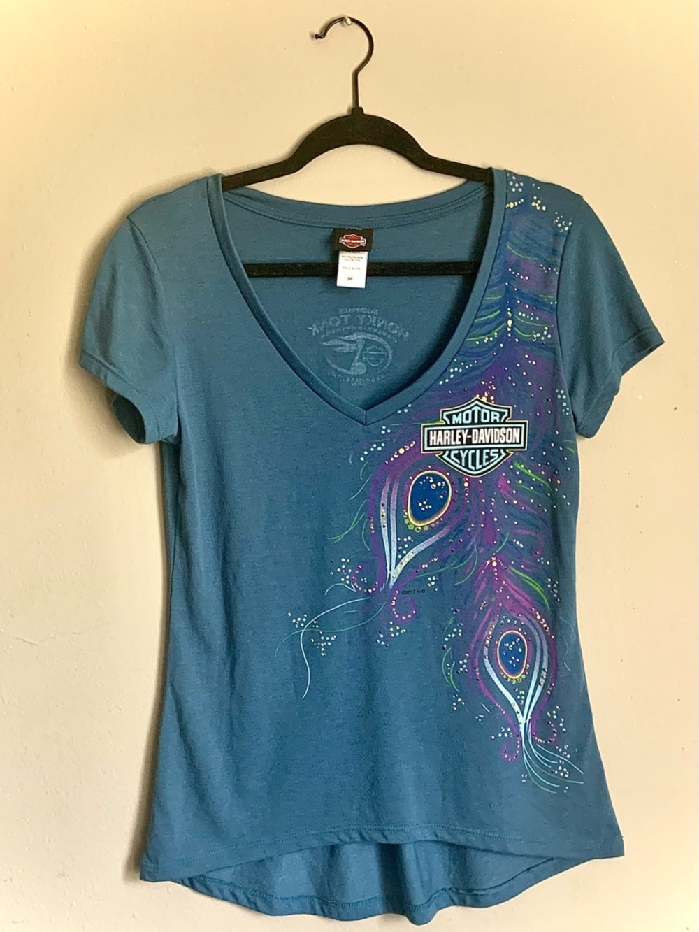 Harley Davidson Women’s Teal Peacock Feather Rhinestone V Neck Tee Short Sleeve